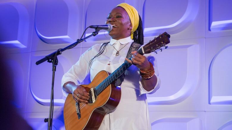 Watch India Arie's Stunning 'I Am Light' Performance At Safe Horizon's Champion Awards